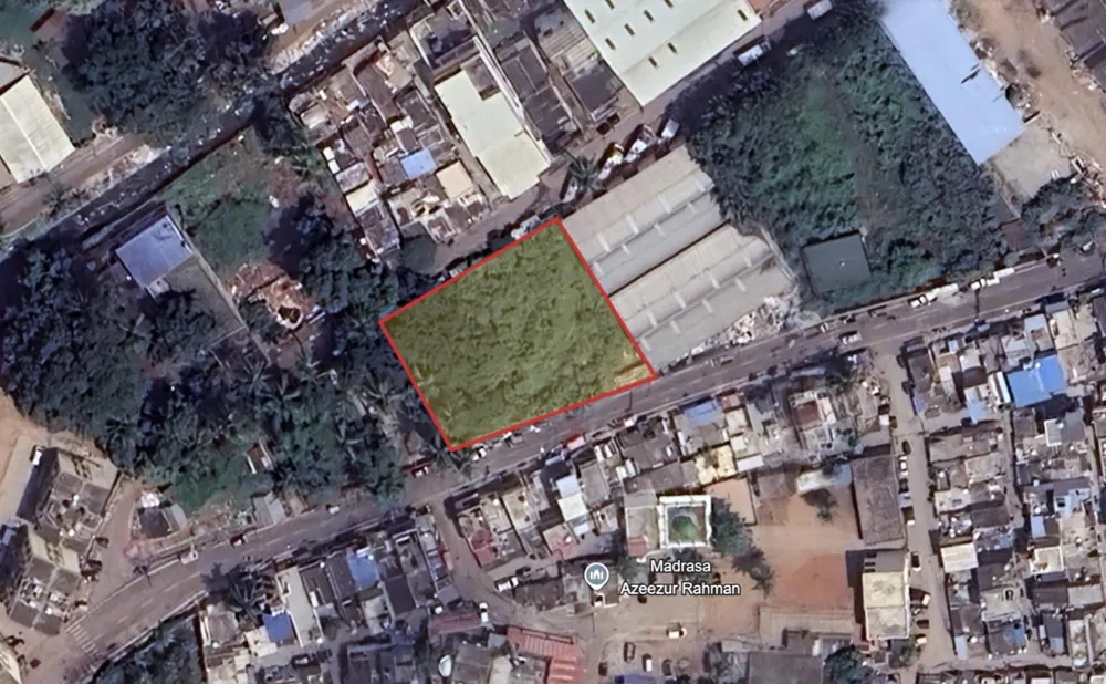 Satellite map with the exact plot boundary marked in red